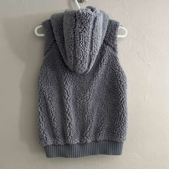 Prana gray chevron sherpa vest with hood size small - Picture 2 of 4